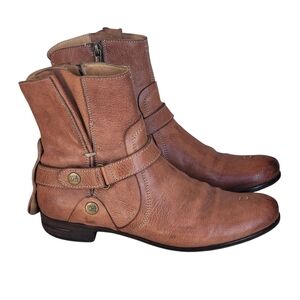 Area Forte Ankle Boots Size 7 Tan Side Zip Logo